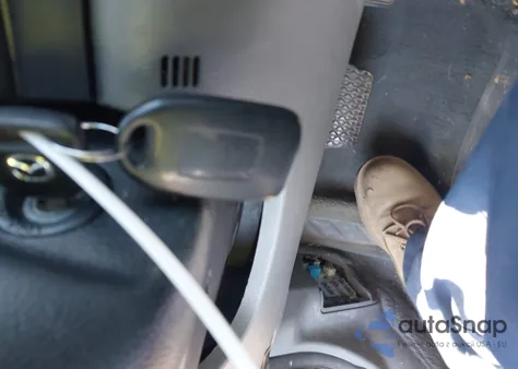 2004 Mazda 6 I z USA, uszkodzony, nr VIN 1YVFP84CX45N47066